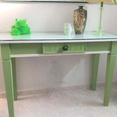 Nice table with glass top.  Great for desk, vanity or other
