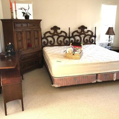 Thomasville Bedroom Suite - $435 (Save $15 on Suite!)
	Includes:Headboard w/Frame - $135
	Wide Dresser w/Mirror - $125
	Sweater Chest -...