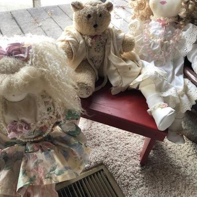 Bears and dolls 