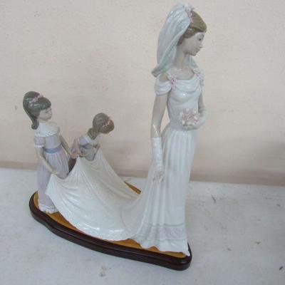 Lladro Porcelain Here Comes The Bride