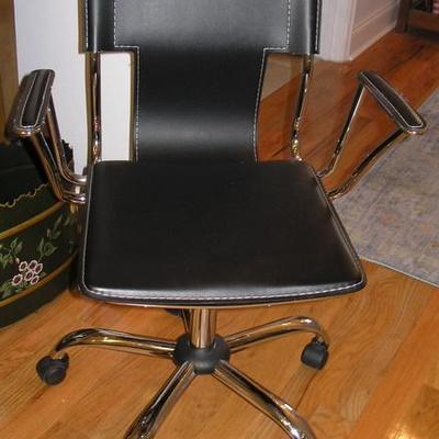 Leather/Chrome Adjustable Office Chair