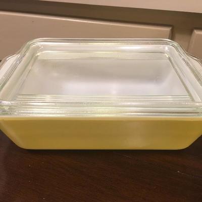 Vintage Pyrex refrigerator dish with lid