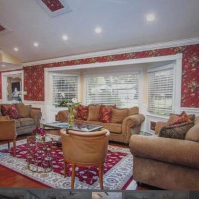 Stunning Thomasville Living Room Suite