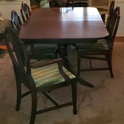 Duncan Phyfe style Mahogany Dining Table with one extension, 6 Shield back Mahogany Chairs all in excellent condition