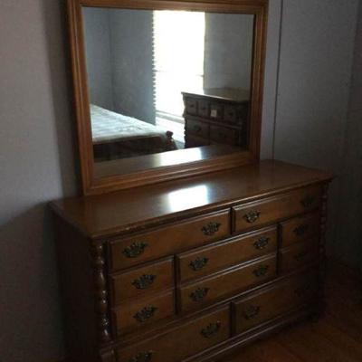 7-Drawer Dresser w/Mirror