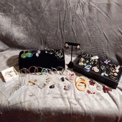 Assorted costume jewelry earrings