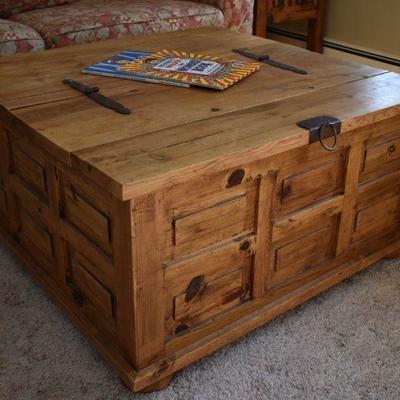 Pine coffee table with storage