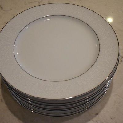 Crown Victoria "Lovelace" dinner plates
