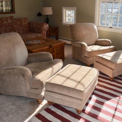 Pair of Ethan Allen club chairs with matching ottomans