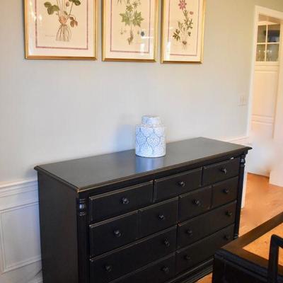 Black chest of drawers / sideboard