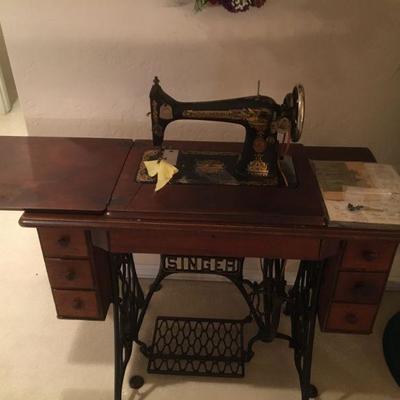 Singer Treadle Sewing Machine - excellent condition