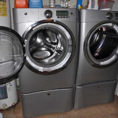 Washer/dryer with pedestals $700