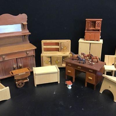 Vtg Handmade Wood & Plastic Doll Furniture