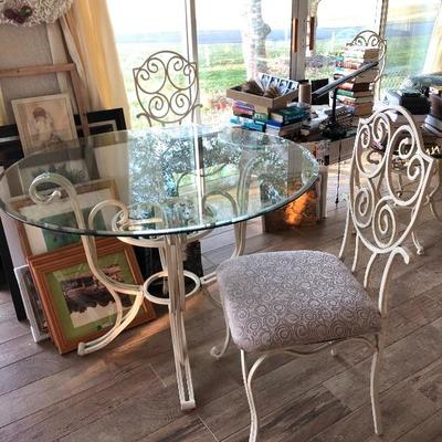 Round Glass-top / Metal Base Dinette w/4 Chairs