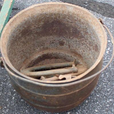 CAST IRON POT