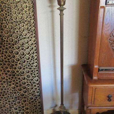 Antique floor lamp just waiting for your restoration.