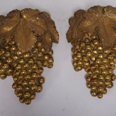 1116	PAIR OF GILT GRAPE CLUSTER WALL POCKETS, 7 IN W, 10 IN H 
