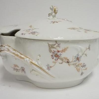 1041	HAVILAND AND COMPANY LIMOGES LARGE TUREEN W/ A BLUE FLOWER PATTERN, 11 IN X 9 1/2 IN 7 3/4 IN H 
