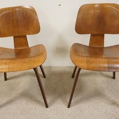 1085	PAIR OF EAMES/HERMAN MILLER LAMINATED WOOD CHAIRS. ONE SEAT IS DETACHED
