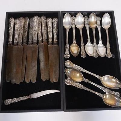 1182	21 PIECE TIFFANY & COMPANY SILVER PLATED FLATWARE LARGEST SPOON IS 8 1/2 IN, KNIVES ARE 10 1/4 IN 
