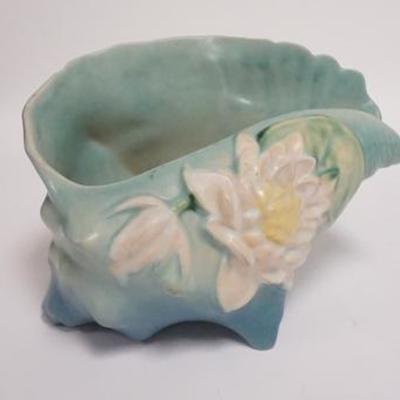 1037	ROSEVILLE WATER LILY SHELL FORM BOWL, 9 1/2 IN W, 6 1/2 IN H 
