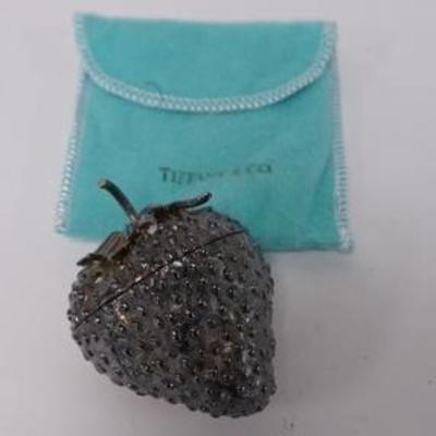 1089	TIFFANY & COMPANY STERLING SILVER STRAWBERRY FORM BOX, HAS GOLD WASH INTERIOR, PORTUGAL 4.45 TROY OZ

