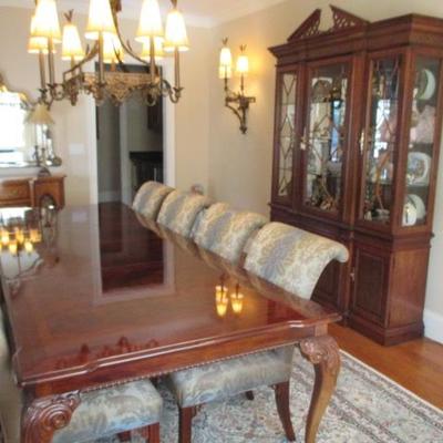 Stunning Thomasville Dining Room Suite Complete with 8 Upholstered Chairs and China Cabinet 