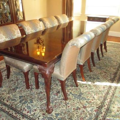 Stunning Thomasville Dining Room Suite Complete with 8 Upholstered Chairs 