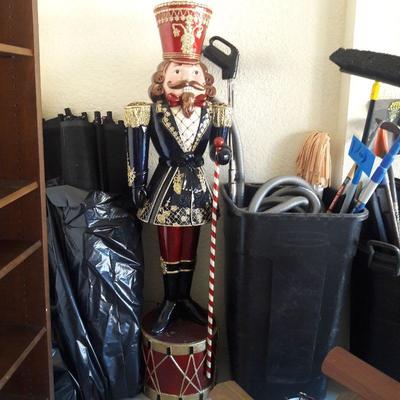 6' wooden nutcracker