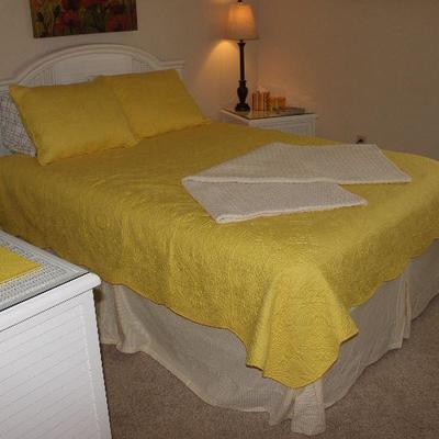 Queen bedroom set with mattress and Boxspring