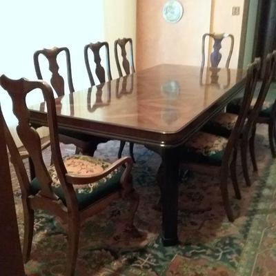 Magnificent Drexel Heritage Dining Room Table and 8 Chairs