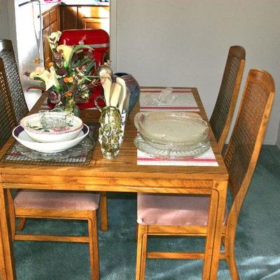 Oak Dining Room Table w/ 6 Chairs & Table Inserts 