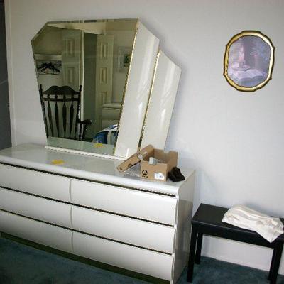 White 6 Drawer Dresser w/Mirror Bedroom Furniture  