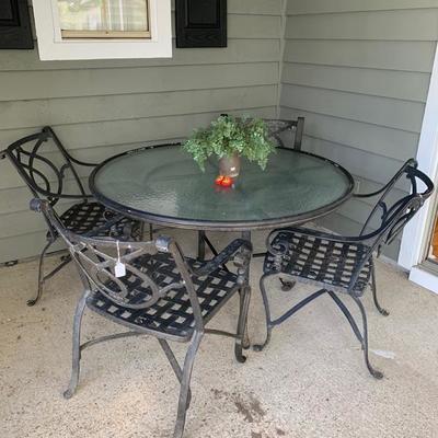 Wrought iron patio set $110