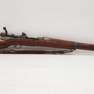 840: Remington 03-A3 .30-06 Bolt Action Rifle
Serial number: 3545462 Barrel length: 24"