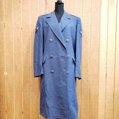 7002: Vintage US Air Force Men's Trench Coat with Senior Airman Patches
Vintage US Air Force Men's Trench Coat with Senior...