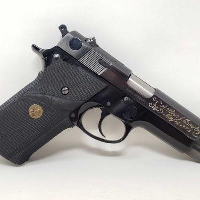 185: Smith & Wesson Model 59 9mm Semi-Auto Pistol with Magazine
Serial Number: A171456
Barrel Length: 4