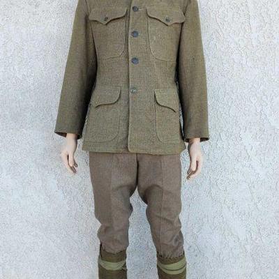 7011: U.S Army Military Uniform with Mannequin
Mannequin measures approx 6'2"
