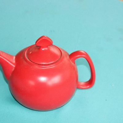 red teapot $6
