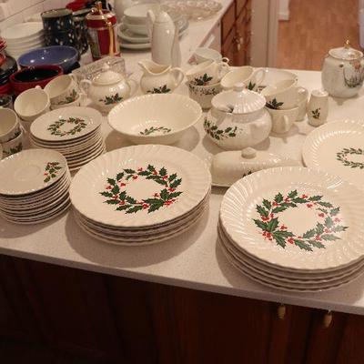 Vintage Christmas dishes 12 place setting, plates, cups and saucers, cream and sugar, gravy boat, small toureen, and platter I did not...