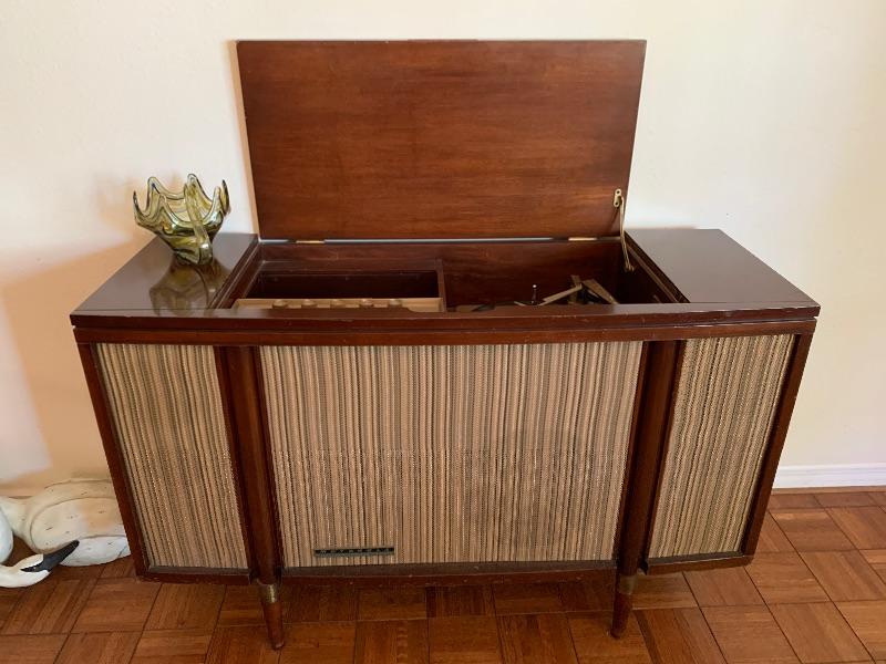 Estate Sale Hosted By Fresh Start Tampa Fl 33603