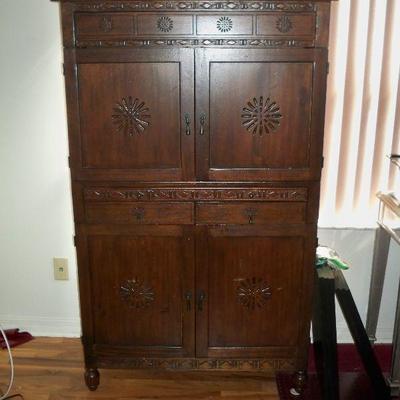 4 Door Wine/Bar Cabinet.