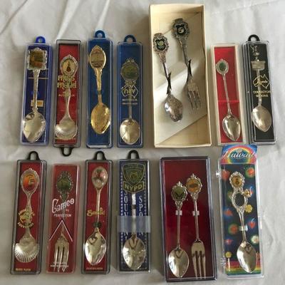 HKT402 A collection of spoons