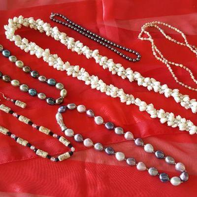 HKT208 Lot of Necklaces Shells, Beads & More 