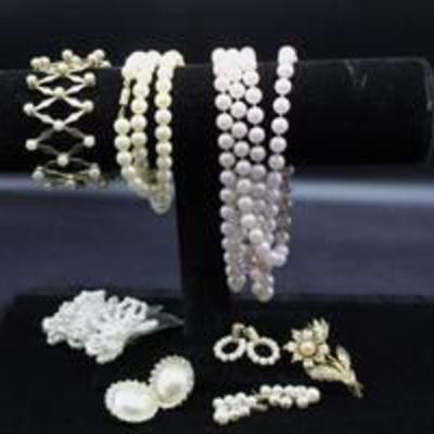 8 piece Vintage Pearl Jewelry Lot