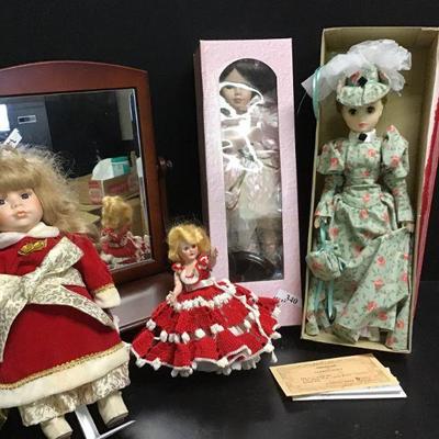 Collectible Dolls & Mirror Stand