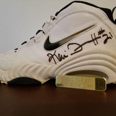 Lot # 169 - $ 350 Basketball Shoe Game Worn Kevin Garnett #21