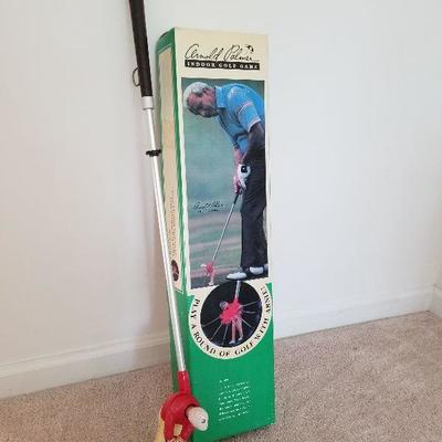 Lot # 109 - $ 18 Arnold Palmer Indoor Golf Game 