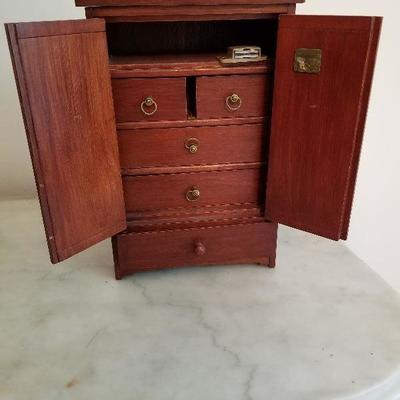 Picture of chest LOT # 40  