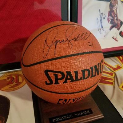 Photo of Autograph of Dominique Wilkins Basketball from Lot # 175  